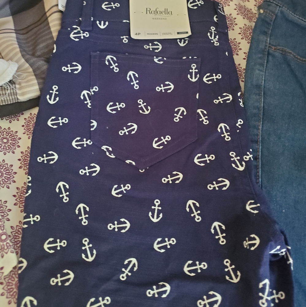 Womens 4p anchor capris